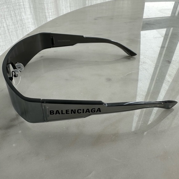 BALENCIAGA - MONO RECTANGLE SUNGLASSES IN SILVER - Picture 2 of 8
